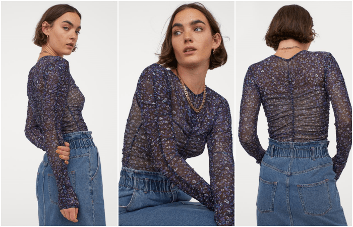 chica de cabello corto usando un bodysuit azul semitransparente con flores y jeans a la cintura