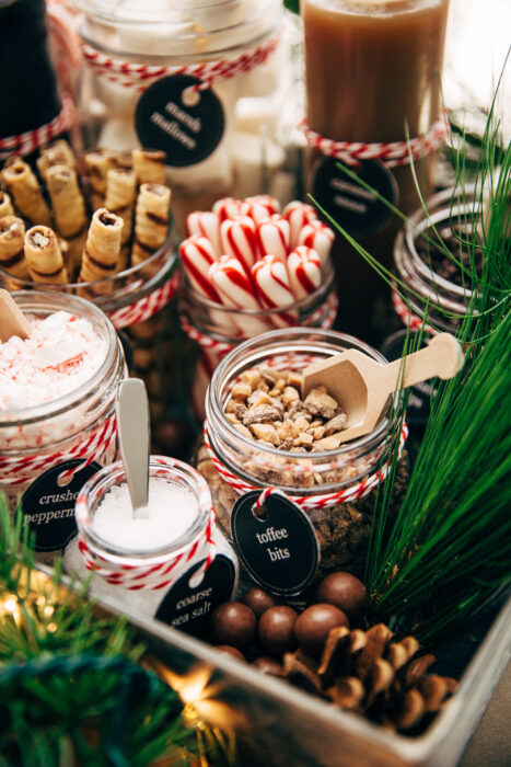 Tabla de chocolate con algunos toppings