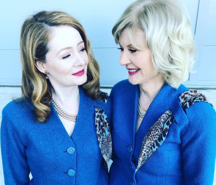 Temporada 4 de El mundo oculto de Sabrina con las tías Hilda y Zelda originales; Beth Broderick y Miranda Otto