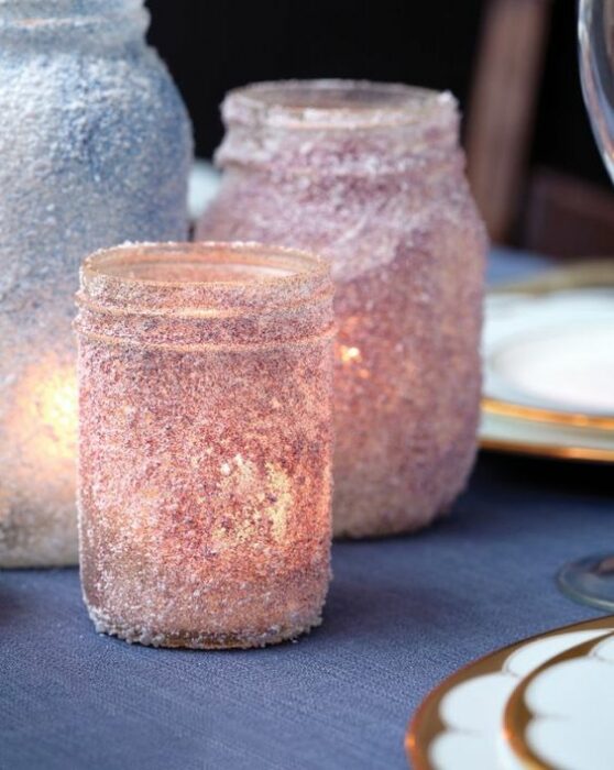Velas en frascos de colores con glitters; Tutoriales para hacer tus propias velas aromáticas