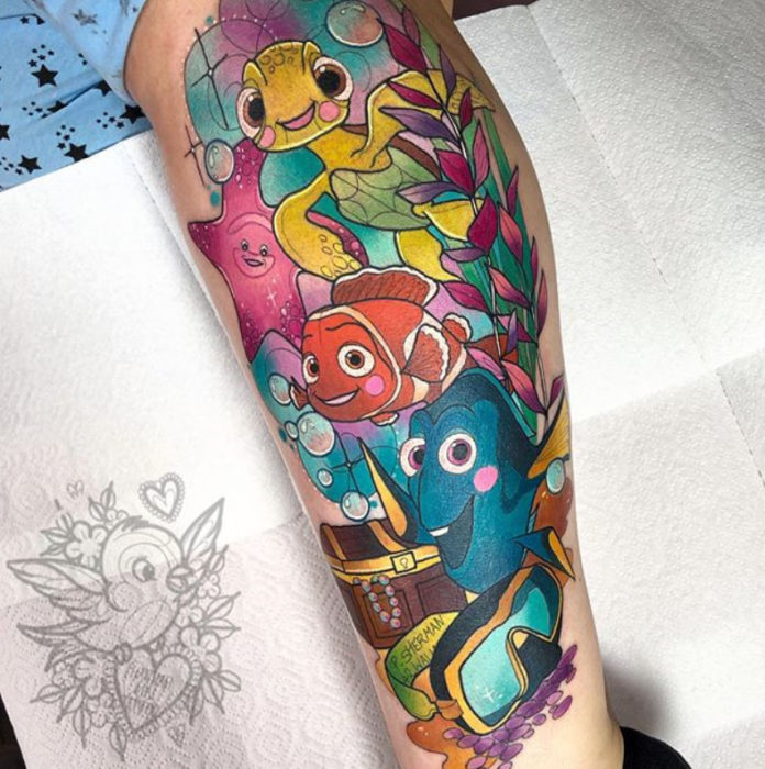 Tatuaje de Hannah Mai inspirado en los personajes de Buscando a Nemo