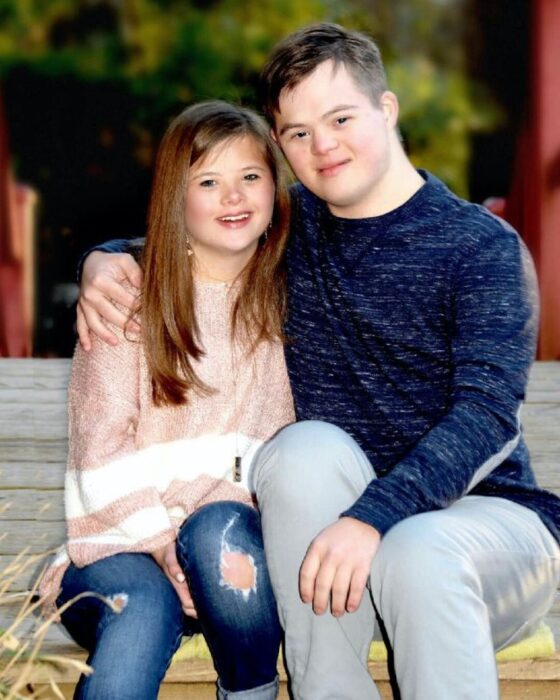 Jake Pratt con su novia Grace