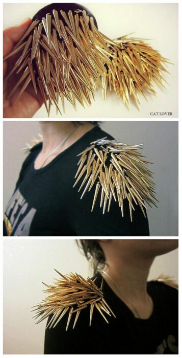 Chica llevando hombreras con picos en tonos dorados; Hombreras para decorar tus prendas