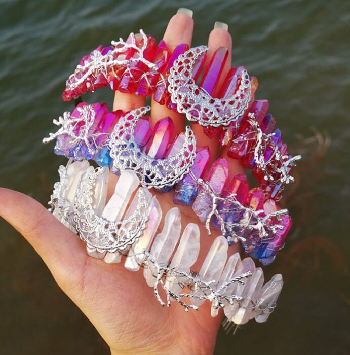 Diademas de cuarzos rosas y blancos con luna y algas al estilo sirena
