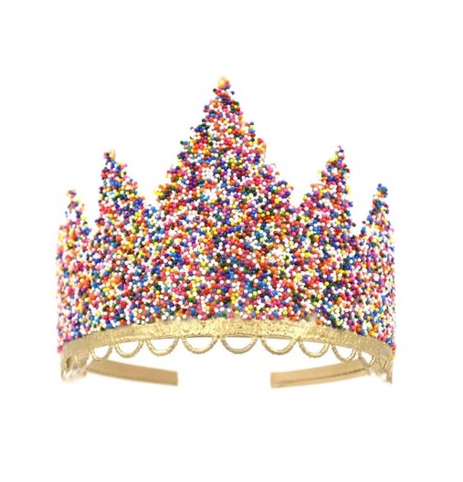 Corona de cumpleaños decorada con bolitas de caramelos de colores