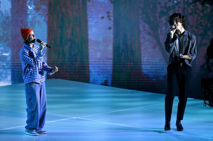 Shawn Mendes y Justin Bieber cantando en los Video Music Awards