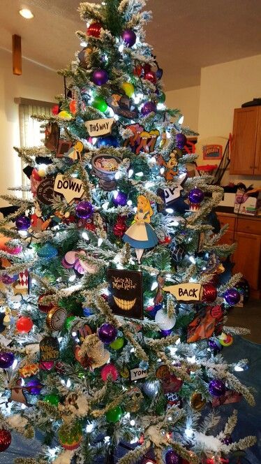 Árbol de navidad de Alicia en el país de las maravillas