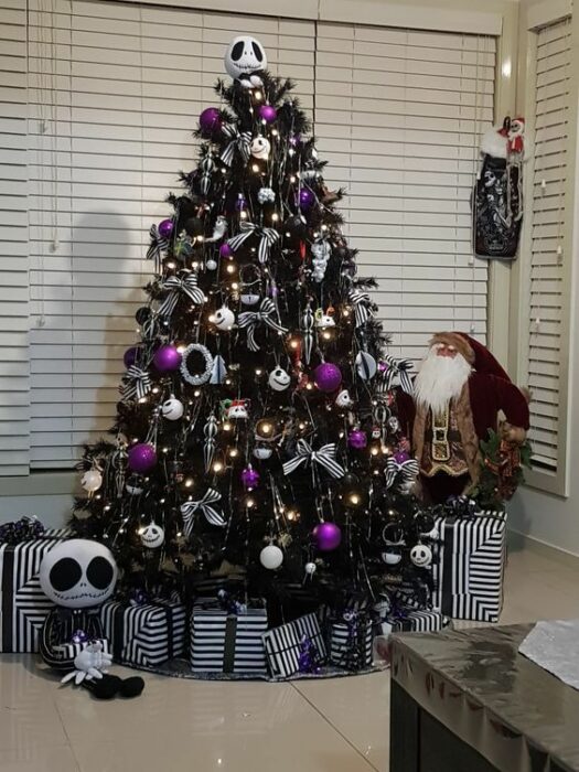 arbolito de Navidad decorado inspirado en El extraño mundo de Jack