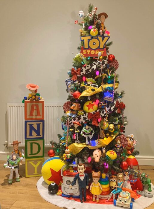 arbolito de Navidad decorado inspirado en Toy Story
