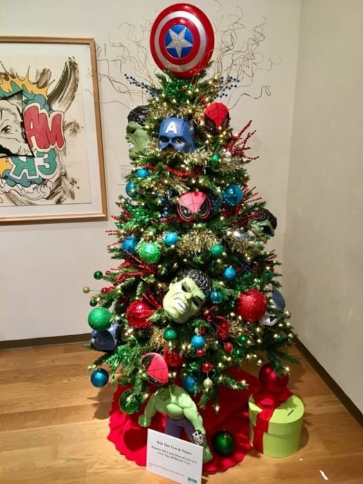 arbolito de Navidad decorado inspirado en Avengers