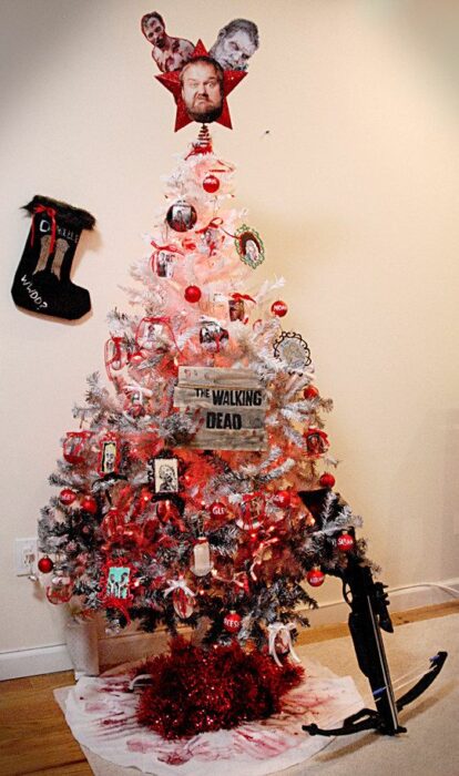 arbolito de Navidad decorado inspirado en The Walking Dead