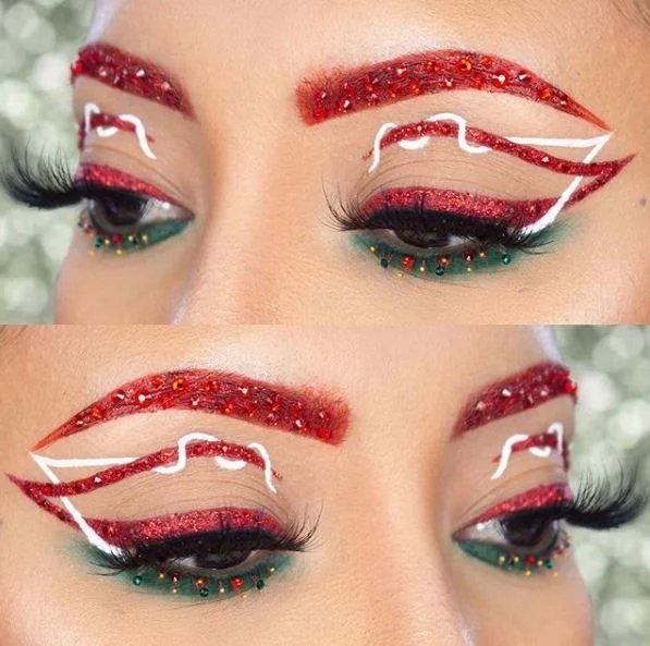 Chica con delineado doble en color rojo y blanco; Maquillajes lindos para celebrar Navidad
