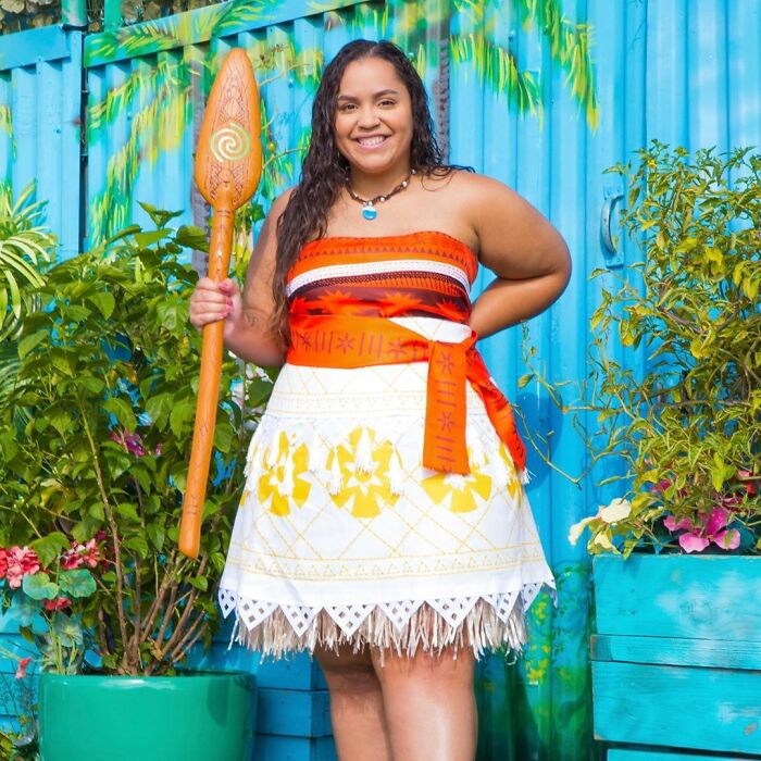 Chica disfrazada como Moana; Influencer se disfraza como personajes de Disney
