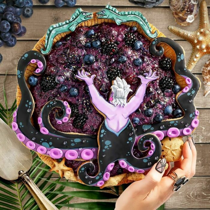Pay de moras con decoración de Úrsula de La Sirenita