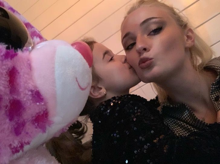 Sophie Turner junto a la sobrina de Joe Jonas, Valentina 