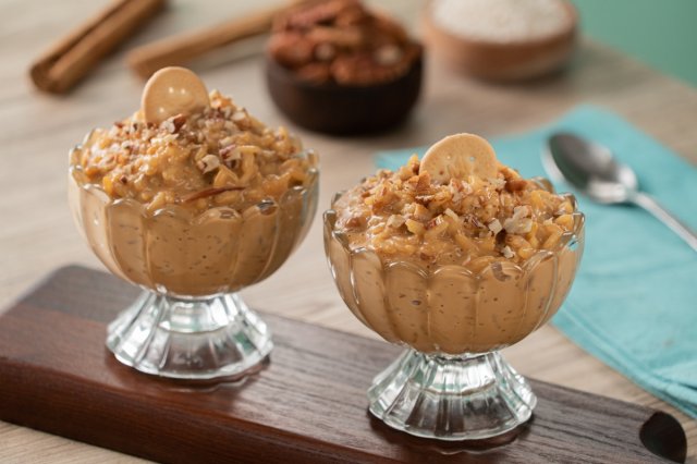 Arroz con dulce de leche y galleta molida; postre de cocción sin horno