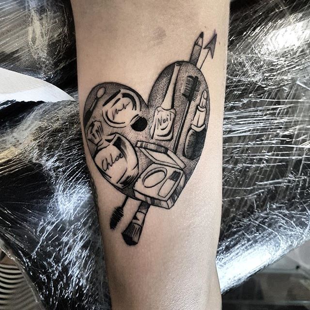 Tatuajes para las amantes del maquillaje