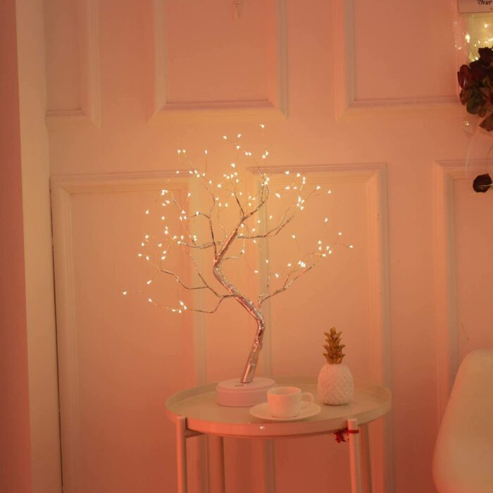 Árbol brillante para iluminar la habitación