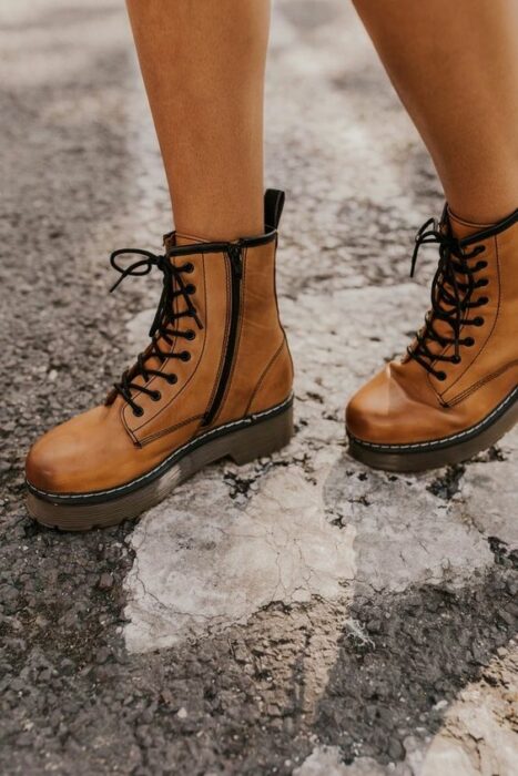 Chunky boots de color camel, con cierre y suela de goma