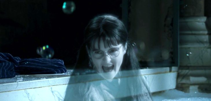 Myrtle la llorona en los baños de prefectos