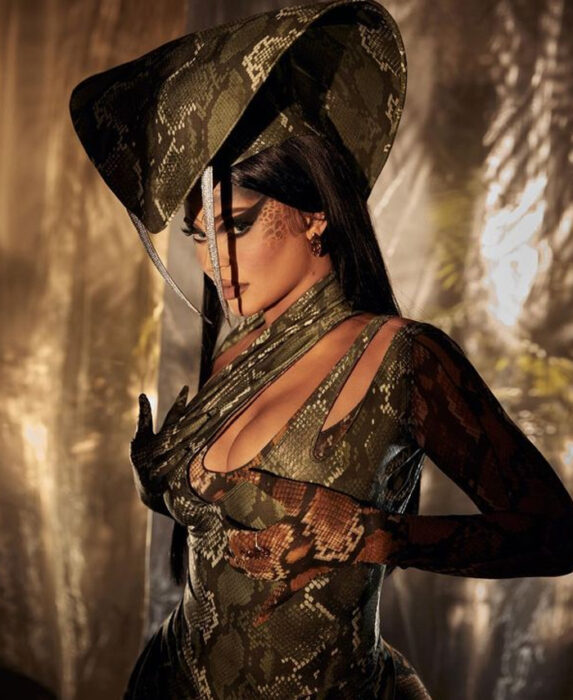 Kylie Jenner disfrazada como serpiente