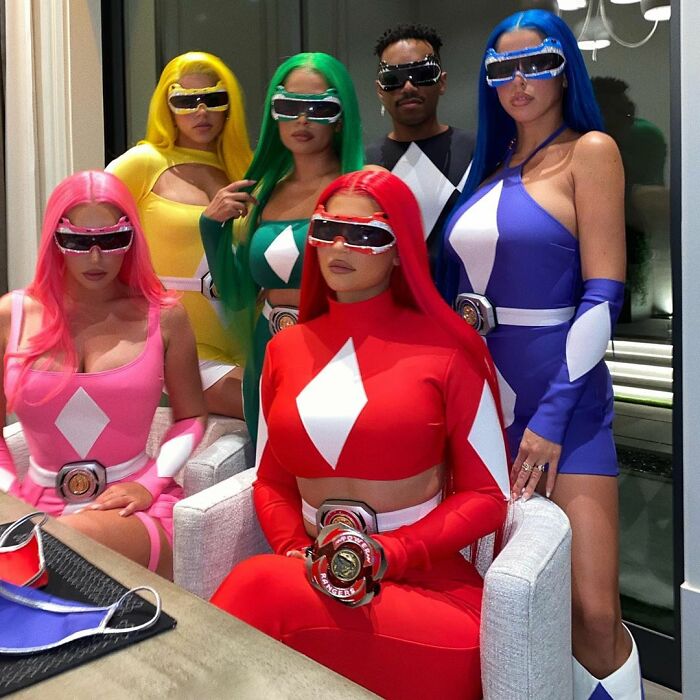 Kylie Jenner y amigos disfrazados como los Power Rangers