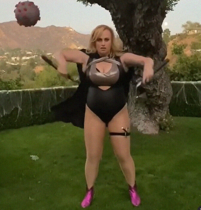 Rebel Wilson disfrazada como la princesa guerrera