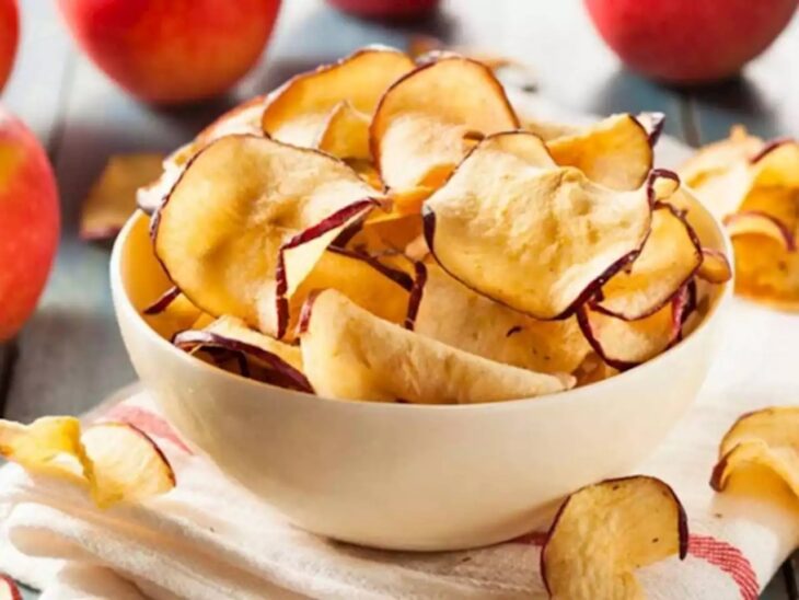 Chips de manzana al horno; snacks para no romper la dieta