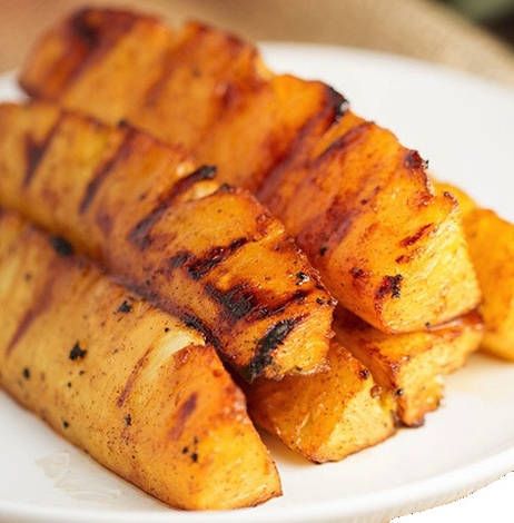 Piña a la plancha con canela en polvo; snacks para no romper la dieta