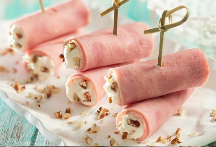 Rollitos de jamón con queso crema y nuez; snacks para no romper la dieta