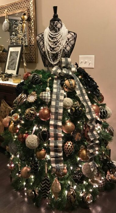 Árbol decorado como un elegante vestido