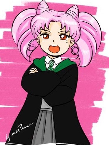 Chibiusa de Sailor moon con uniforme de Slytherin de Hogwarts
