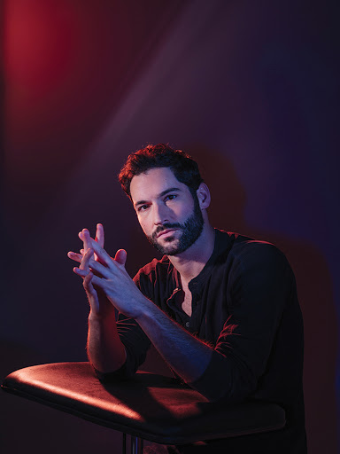 Tom Ellis para la serie Lucifer; galanes de series para maratonear