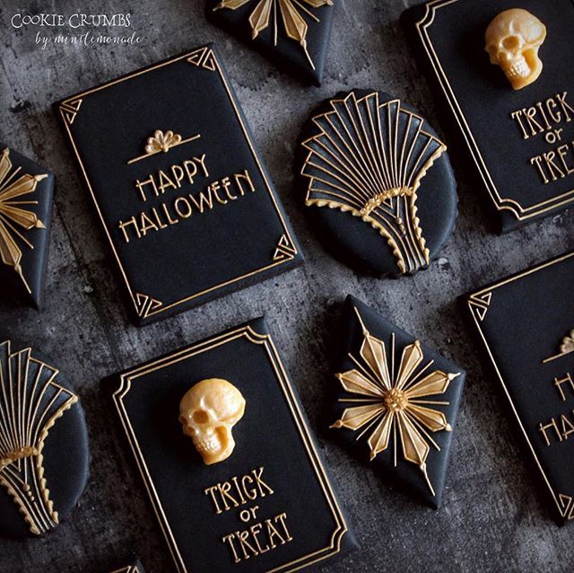 Galletas de mantequilla decoradas de Halloween con obituarios
