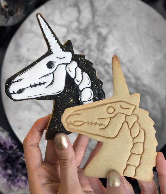 Galletas de mantequilla decoradas de Halloween con unicornios