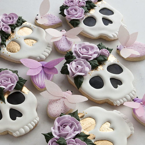 Galletas de mantequilla decoradas de Halloween con calaveritas dulces