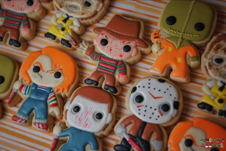 Galletas de mantequilla decoradas de Halloween como funkos de terror