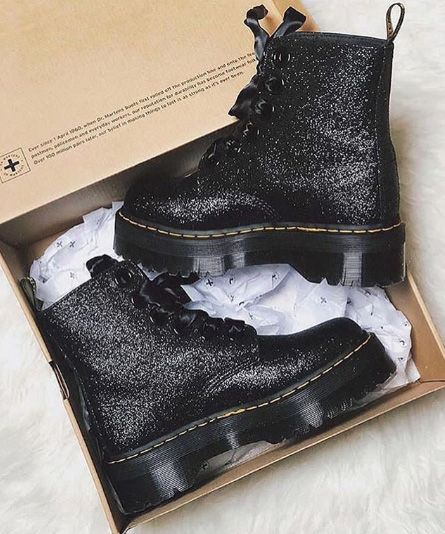 Botas Dr. Martens en color negro con glitters