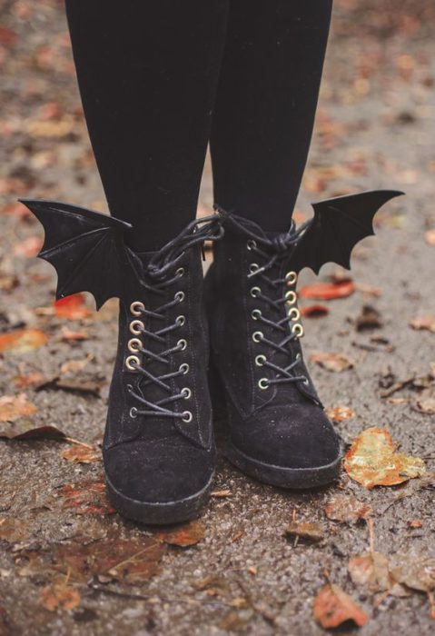 Botas Dr. Martens en color negro con alas de murciélago