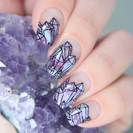 Manicura con estampado de corazones