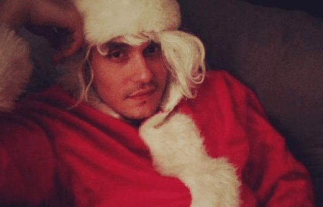 John Mayer con gorro de santa