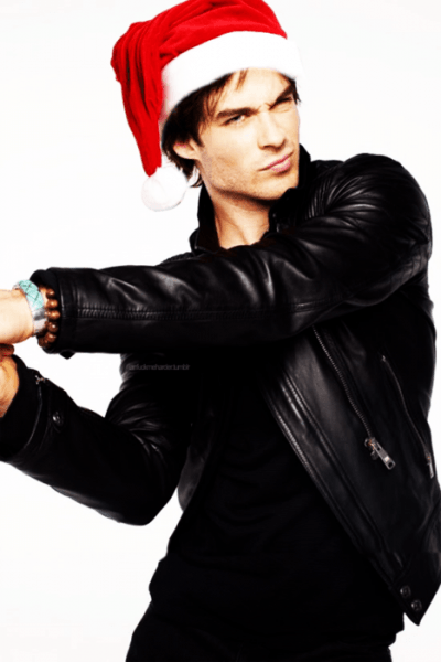 Ian Somerhalder con gorro de santa