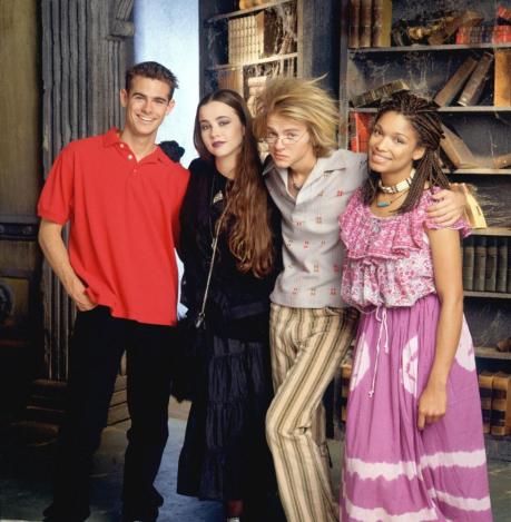 Elenco de la serie Bone Chillers en una biblioteca