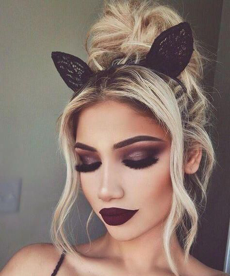 Chica maquillada y con una diadema de orejas de venado
