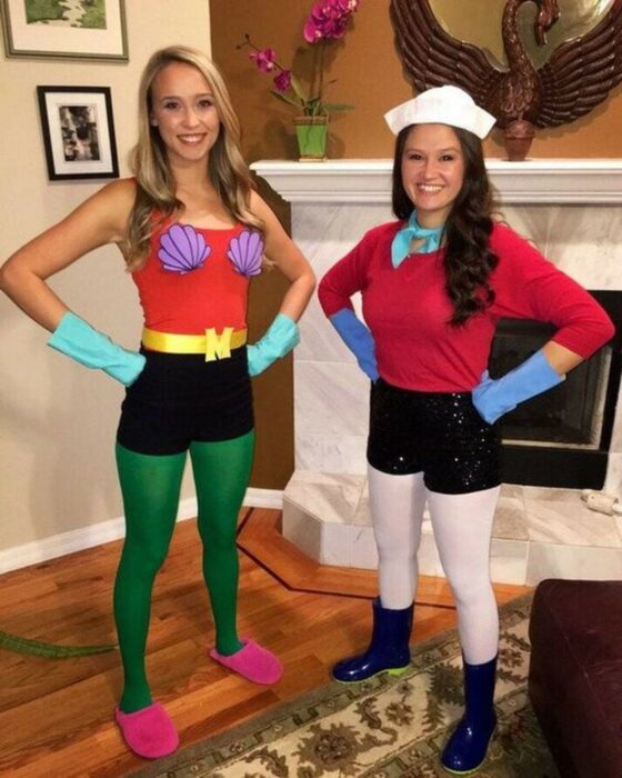 Chicas disfrazadas como sirenoman y chico percebe de Bob Esponja