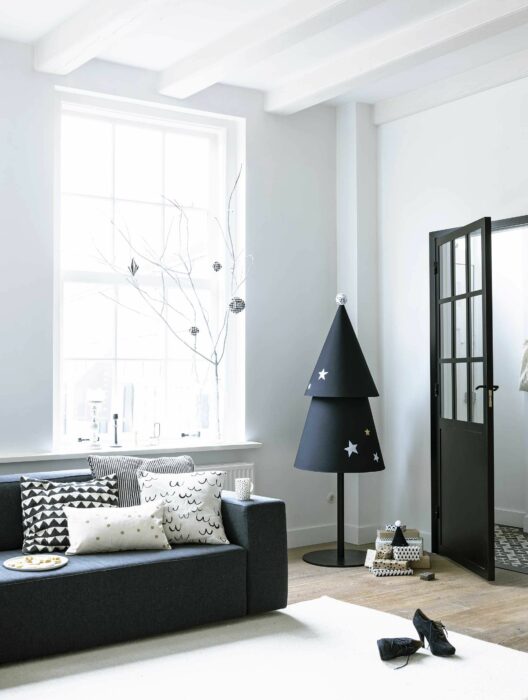 Decoración navideña minimalista en negro