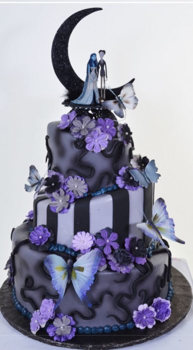 Pastel decorado con mariposas