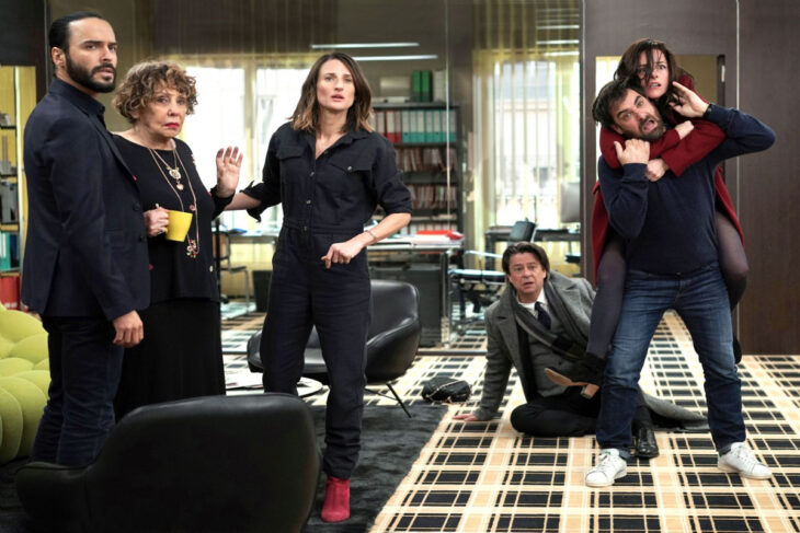 Escena de la serie Call Me Agent!