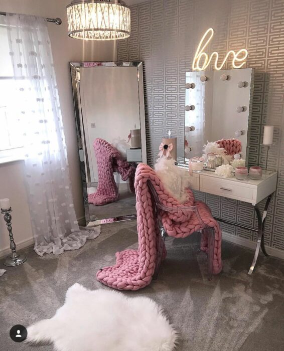 Makeup room en rosa con tonos en gris