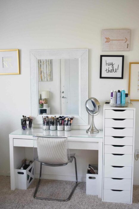 Makeup room completamente blanca